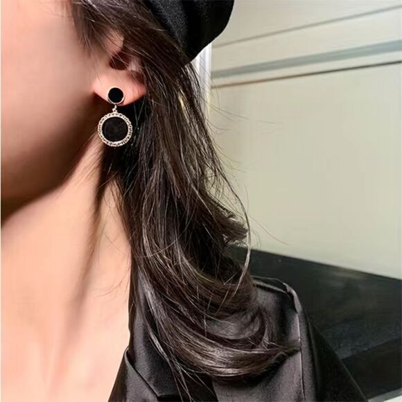 🔅🆕✨🔅Elegant Luxurious Black Decor Dangle Earrings🔅✨ - Picture 1 of 8